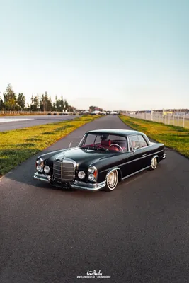 Изображение Mercedes-Benz W111 с верхней части