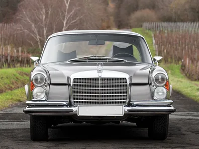 Фотография спортивного Mercedes-Benz W111