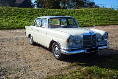 Mercedes-Benz W111 на винтажной фотографии