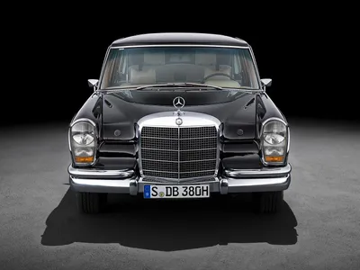 Изображение оранжевого Mercedes-Benz W111