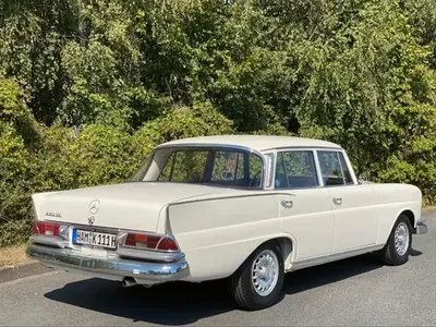 Mercedes-Benz W111 скачать в JPG, PNG, WebP