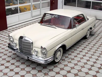 Фотография классического Mercedes-Benz W111