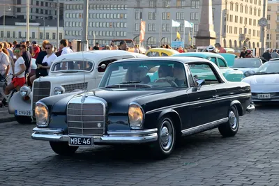 Очаровательный Mercedes-Benz W111 на изображении