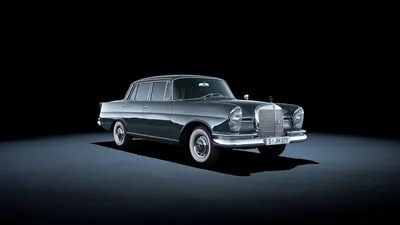 Фото Mercedes-Benz W111 сбоку