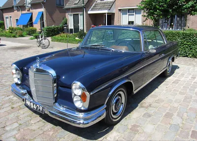 Фото Mercedes-Benz W112 с кожаным салоном