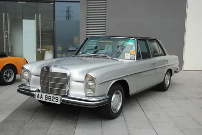 Фото Mercedes-Benz W112 в черном цвете