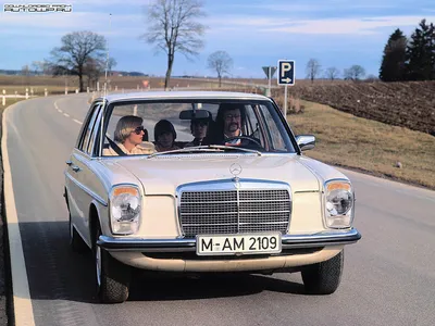 Красивые фото Mercedes-Benz W114/W115 в интерьере и экстерьере