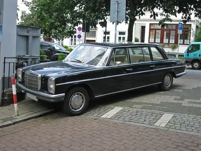 Изображения Mercedes-Benz W114/W115 в разных цветах и оттенках