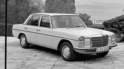 Фото Mercedes-Benz W114/W115 на фоне знаменитых гоночных трасс