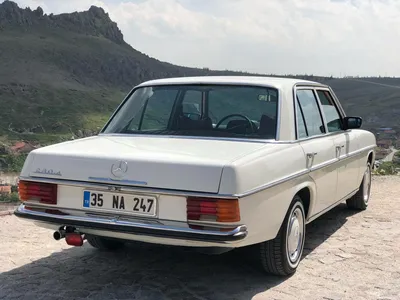 Фотографии Mercedes-Benz W114/W115 для любителей автомобильной классики и истории.