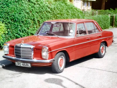 Фото Mercedes-Benz W114/W115 в стиле ретро