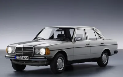 Белый Mercedes-Benz W123 на фото