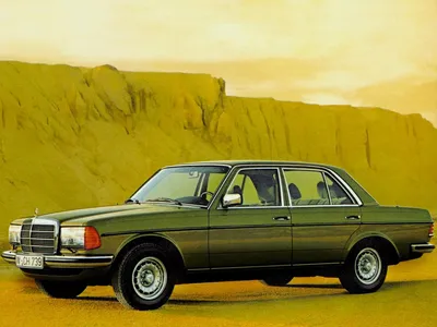 Классический Mercedes-Benz W123 на фотографии