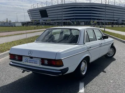 Фотография Mercedes-Benz W123 на автосалоне