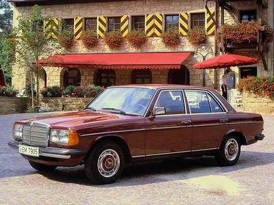 Красивый Mercedes-Benz W123 на картинке