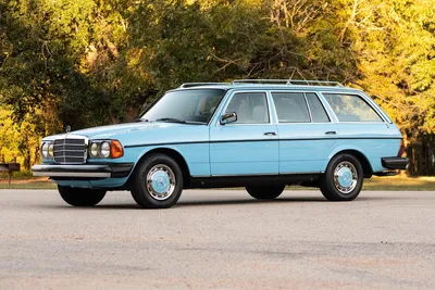 Бесплатные фотографии Mercedes-Benz W123 для коммерческого использования