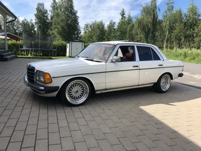 Изображение Mercedes-Benz W123 в высоком качестве