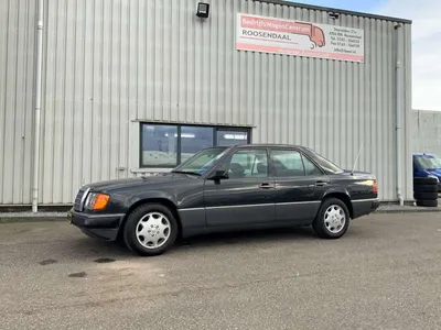 Фотография Mercedes-Benz W124 на пляже