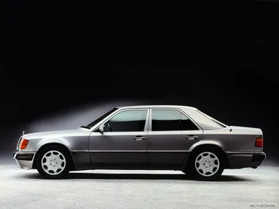 Фотография Mercedes-Benz W124 в серебристом цвете