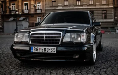 Фотография Mercedes-Benz W124 на фоне заката