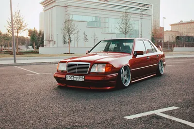 Изображение Mercedes-Benz W124 сбоку