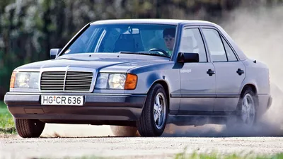 Фотография Mercedes-Benz W124 в движении