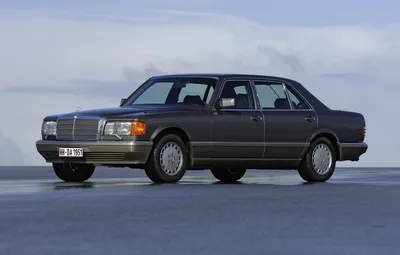 Картинки Mercedes-Benz W126 в черно-белом исполнении