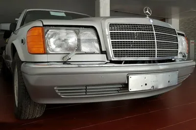 Фото Mercedes-Benz W126 в зеркальном отражении