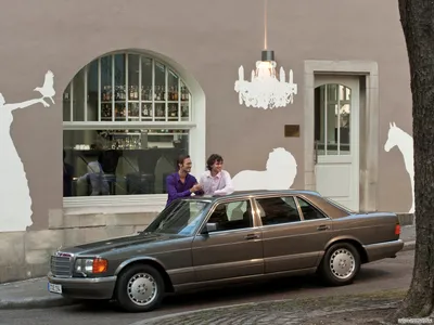 Картинки Mercedes-Benz W126 в стиле авангард.