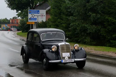 Фотография Mercedes-Benz W136 на улице