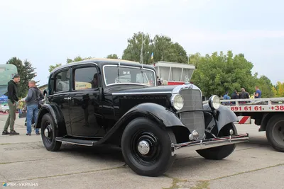 Mercedes-Benz W143 на фото в городской среде