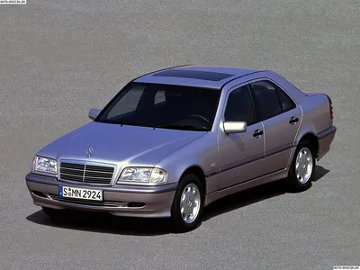 Серебристый Mercedes-Benz W202 на фото