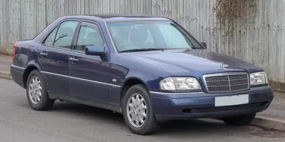 Mercedes-Benz W202 на фото в городской среде