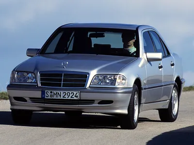 Mercedes-Benz W202 на картинке в дождливую погоду