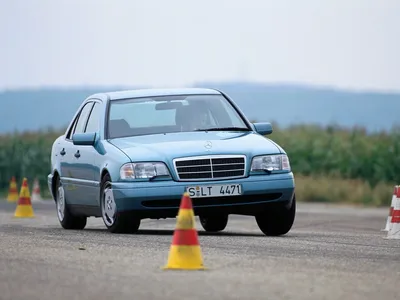 Стильный Mercedes-Benz W202 на фото