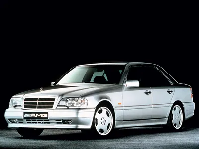 Белый Mercedes-Benz W202 на изображении