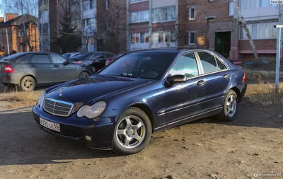 Mercedes-Benz W203 на фото с эффектом дождя