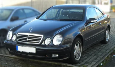 Красивый Mercedes-Benz W208 на фото