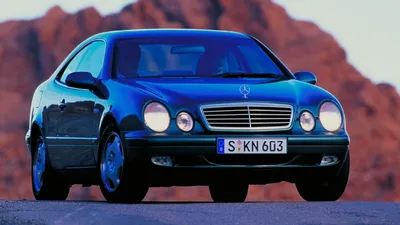 Mercedes-Benz W208 на фото в стиле гонок