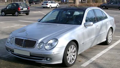 Фото Mercedes-Benz W211 в белом цвете