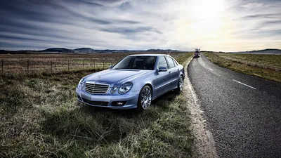 Фото Mercedes-Benz W211 спереди