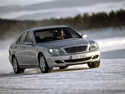 Фотографии Mercedes-Benz W220 в движении