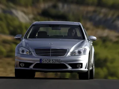 Mercedes-Benz W221 в городской среде