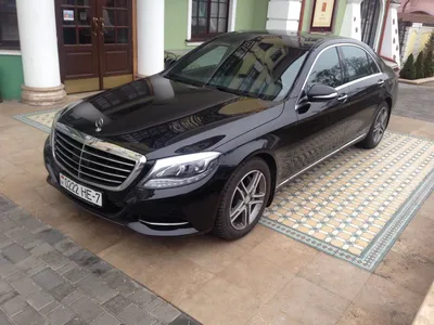 Фото Mercedes-Benz W222 с оригинальной решеткой радиатора