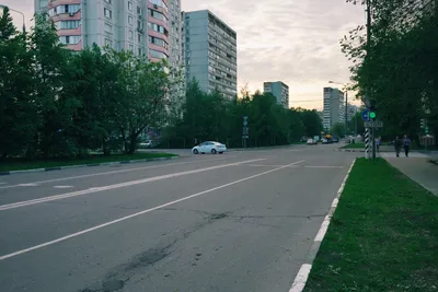 Файл:Moscow, Zapovednaya Street school zone (30717679744).jpg — Викимедиа