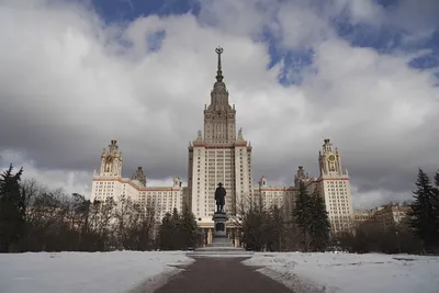 Московский государственный университет (МГУ) имени М.В.Ломоносова.