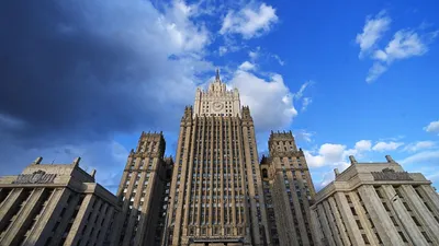 МИД РФ рекомендовал россиянам воздержаться от зарубежных поездок