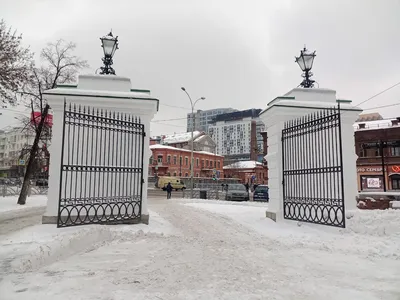 Немногочисленный пикет «За мир и дружбу между народами» в Екатеринбурге  натолкнулся на небывалые препятствия со стороны МОБ, полиции и даже  губернатора » Вечерние ведомости