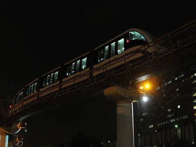 File:Moscow Monorail, Vystavochny Tsentr station (Московский монорельс,  станция Выставочный центр) (4685649073).jpg - Wikimedia Commons