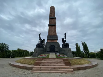 Вид на монумент дружбы Уфа с …» — создано в Шедевруме